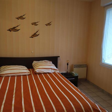 Chez Fabienne T1 Lägenhet Le Breuil-sur-Couze Exteriör bild