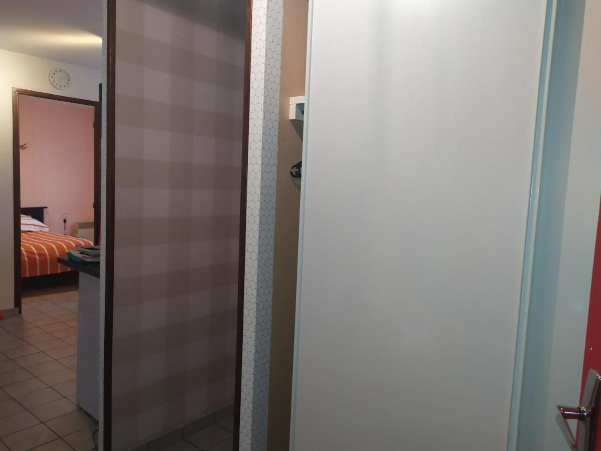 Chez Fabienne T1 Lägenhet Le Breuil-sur-Couze Exteriör bild