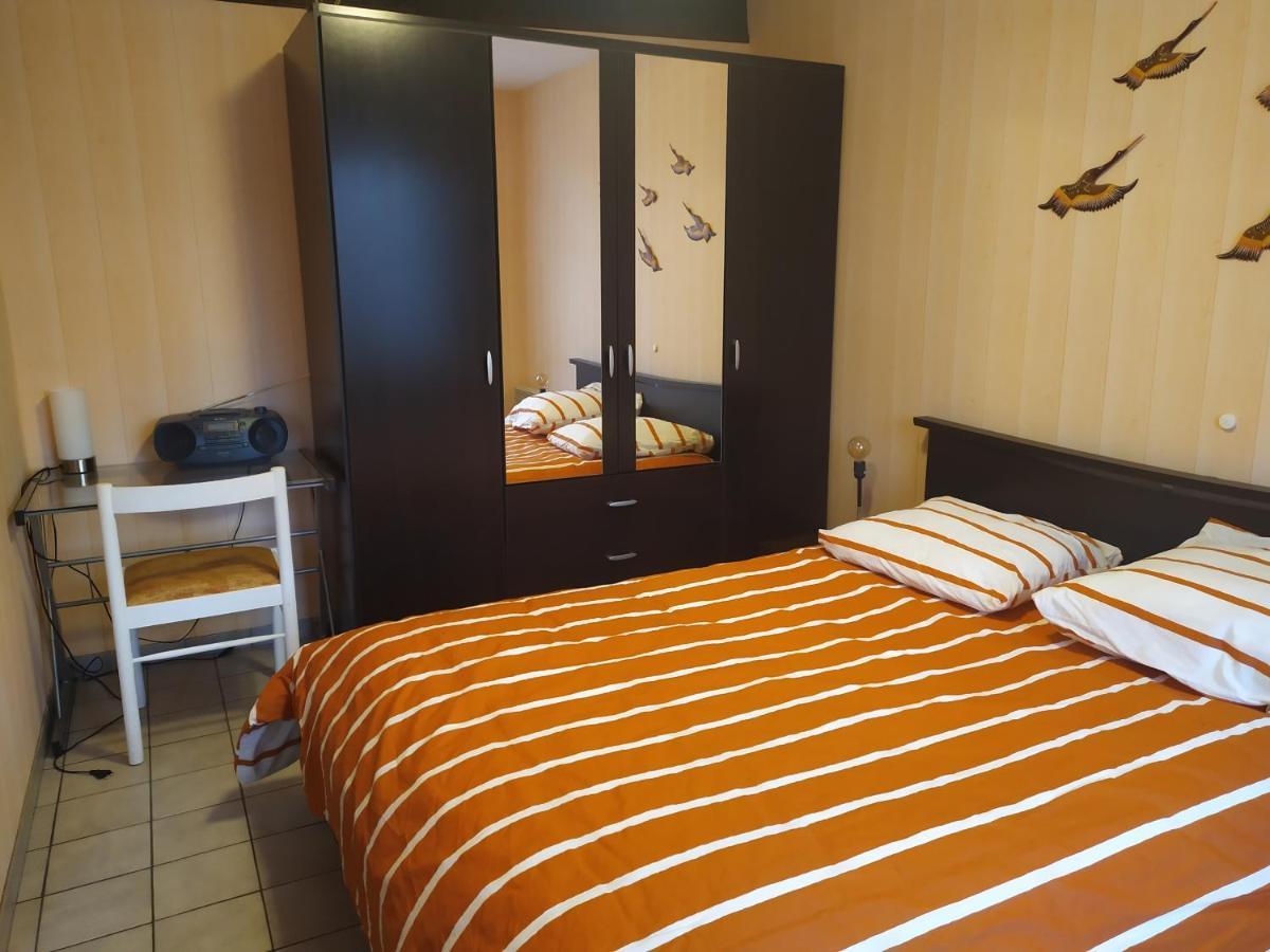 Chez Fabienne T1 Lägenhet Le Breuil-sur-Couze Exteriör bild