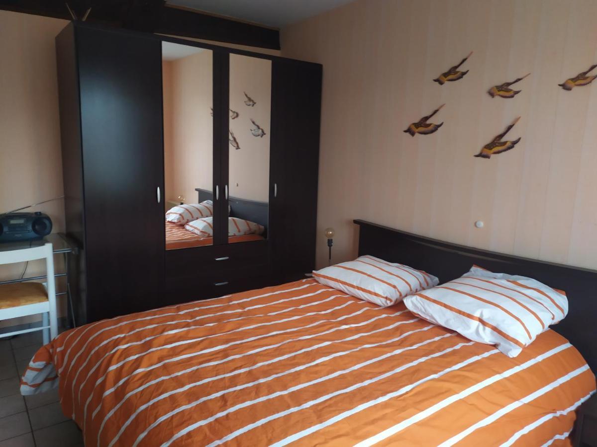 Chez Fabienne T1 Lägenhet Le Breuil-sur-Couze Exteriör bild